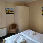 Πανσιόν Am Weinbergschloss 3*