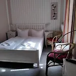 Πανσιόν Am Weinbergschloss 3*