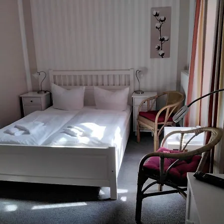 Πανσιόν Am Weinbergschloss 3*